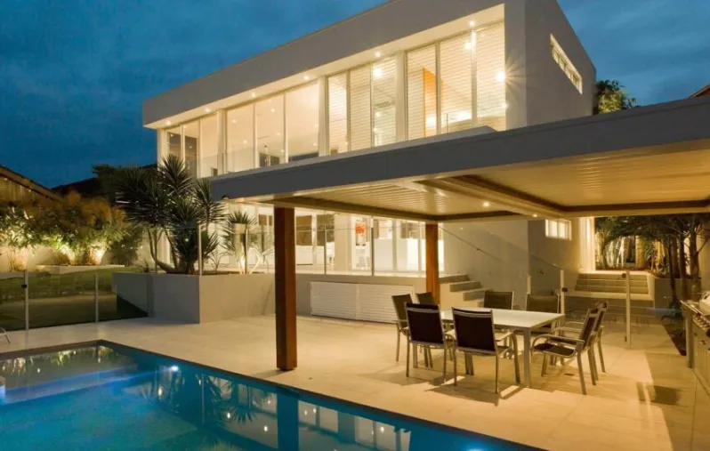 Fachada de casa lujosa