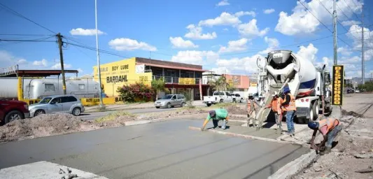 Obras de construcción para el sector público y privado